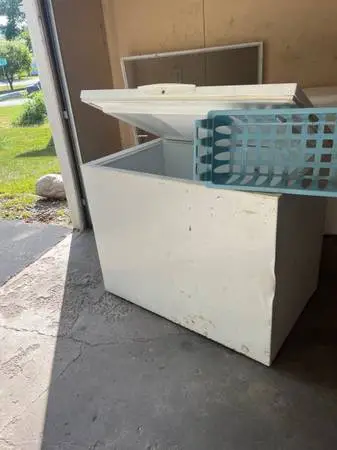 Chest Freezer 8-9 cubic feet