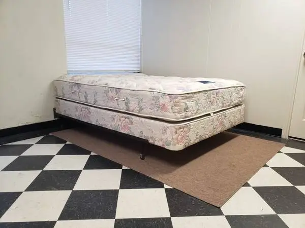 Full size set - can DELIVER almost anywhere for $20 extra