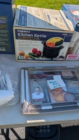 Presto kitchen kettle multi cooker/steamer 6 quart electric 06000 bran