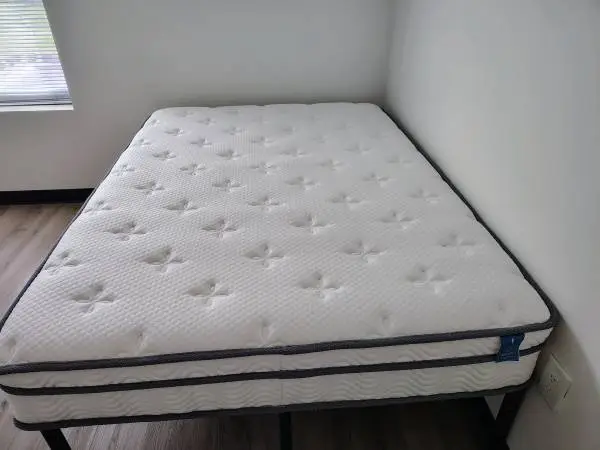 Like new Selene mattress