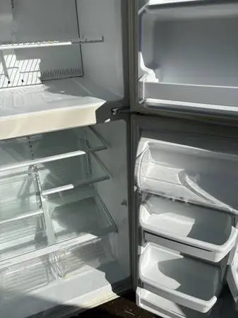 Amana refrigerator with ice machine