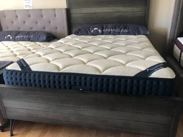 MOVING SALE BRAND NEW dream cloud QUEEN/KING MATTRESS