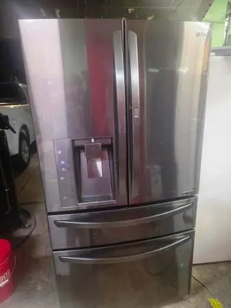 LG 30 cubic feet black stainless french door REFRIGERATOR