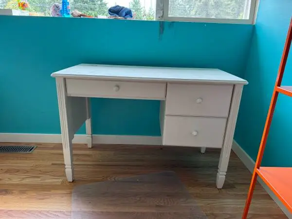 Kids desk