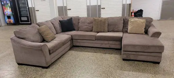 Large Sectional (I CAN DELIVER)