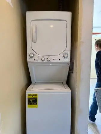 ** GE 2.3 cu. ft. Washer 4.4 cu. ft. Gas Dryer Combo in White **