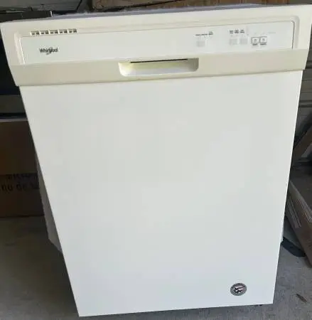 💧White Whirlpool Dishwasher 💧
