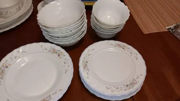 Arcopal France 73‐Pc Vintage Dinnerware Set – Floral