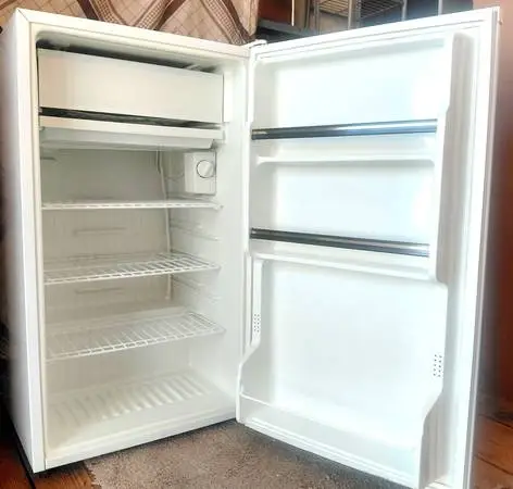 **Energy Smart**, Immaculate, AS NEW, fridge + freezer 4 stylish shack