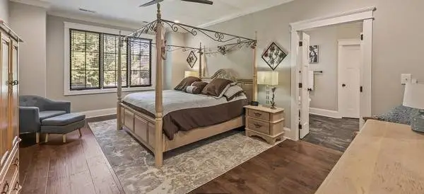 King Bedroom Set - COMPLETE