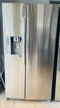 LG Refrigerator 36Wx30Dx69H good for garage no ice machine