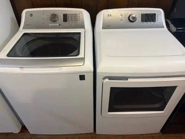 Like new ge extra large capacity washer and matching electric dryer