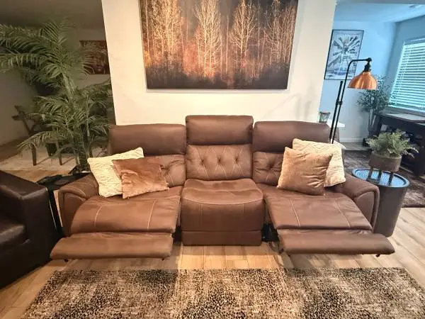 Premium Brown Dual Reclining Sofa – Retails $2,000+ (Excellent Conditi