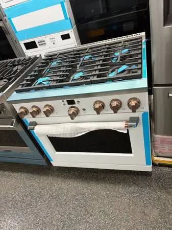 MATTE WHITE GAS RANGE 36” WIDE