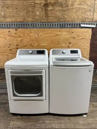 White LG Washer and Dryer Set