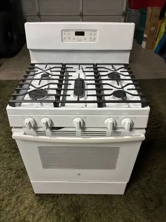 GE Gas 5 burner  cooktop/oven white  never installed