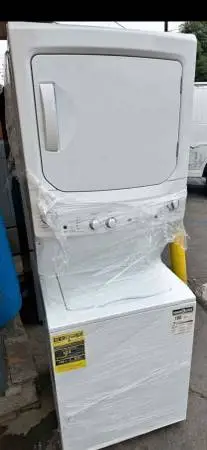 27 GE stackable gas dryer  220 volts