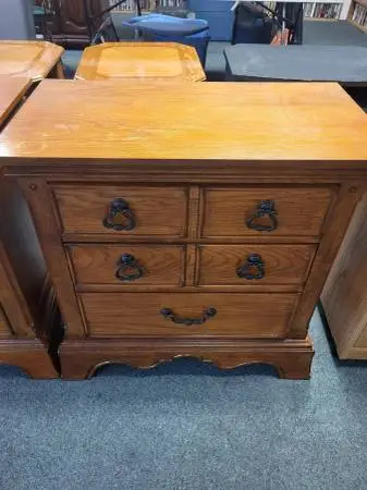 2-Drawer Cabinet