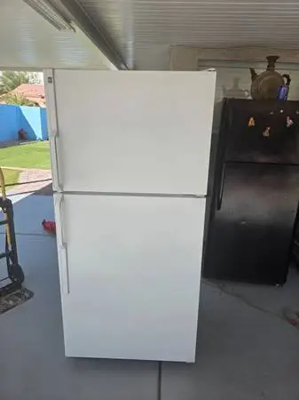 Refrigerator GE