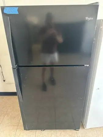 Whirlpool Top & Bottom Refrigerator 713-376-0356