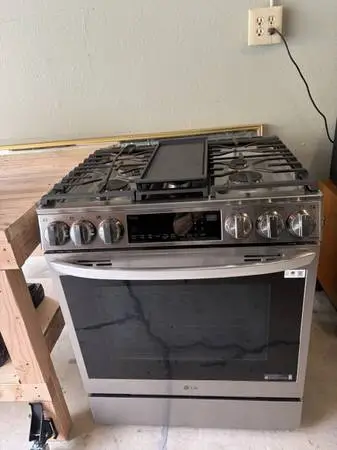 LG 30 gas range slide-in