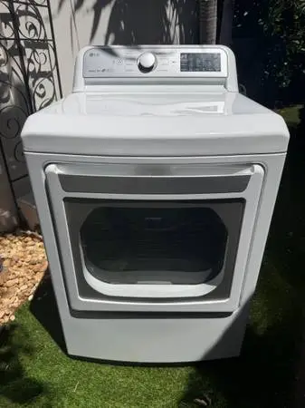 BRAND NEW CONDITION LG DRYER