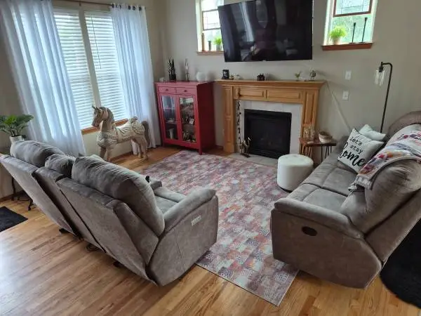 Large Modern Rug    8x10