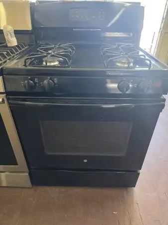 BLACK GE GAS STOVE