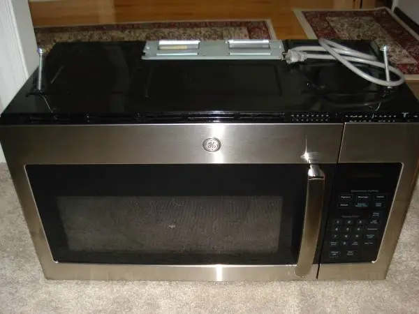 GE Microwave Oven in Good Condition