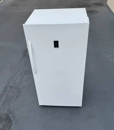 17 cubic upright freezer convertible (free local delivery)