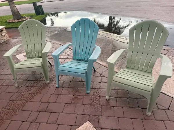 NICE OUTDOOR CHAIRS ALL FOR $10