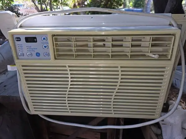 WINDOW A/C UNIT