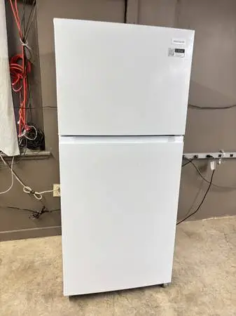 LIKE NEW! Frigidaire Refrigerator