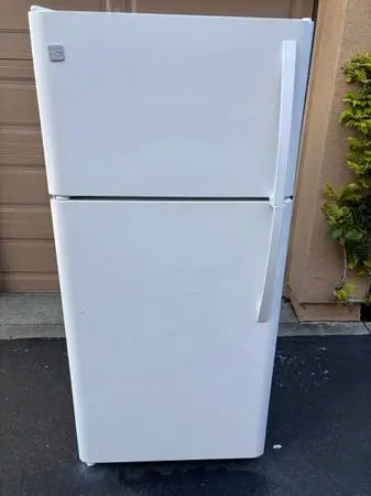 Kenmore 18cu Ft Refrigerator $200 Free Delivery