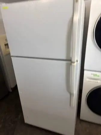 28 Wide GE White Top Mount Refrig