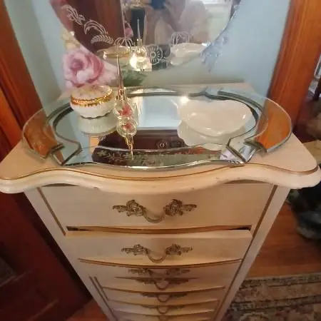VENETIAN STYLE MIRROR TRAY. VANITY MIRROR. GORGEOUS!