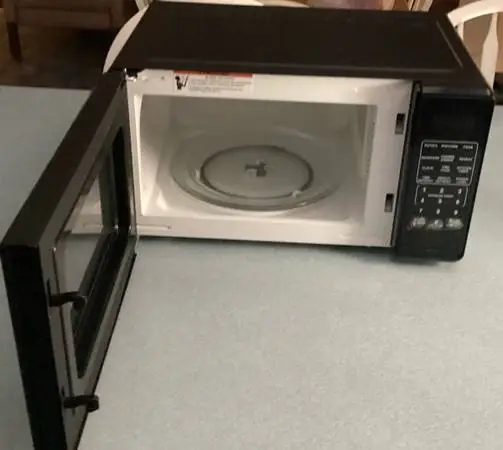 MICROWAVE WALMART COUNTER TOP 700W