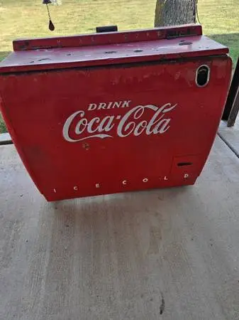 Cocacola bow chest 1948 READ AD FCFS NO HOLDS UNLESS ON YOUR WAY