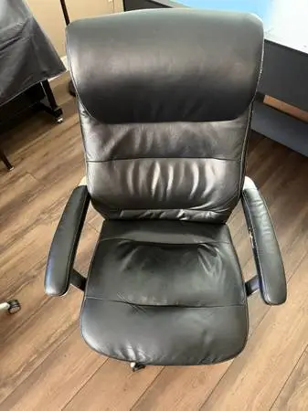 BeautyRest executive chair with chrome