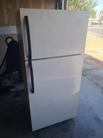 REFRIGERATOR CAN DELIVER