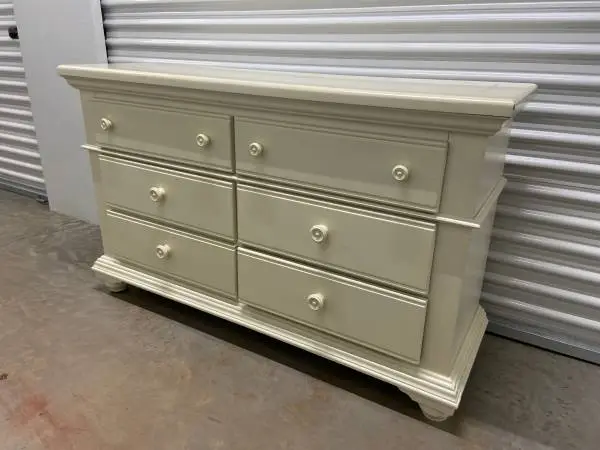 High Quality Solid Wood Dresser and Matching Nightstand