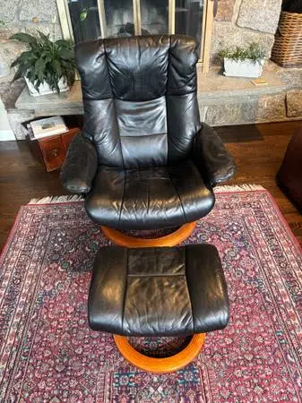 Ekornes Stressless Leather Recliner Chair & Ottoman
