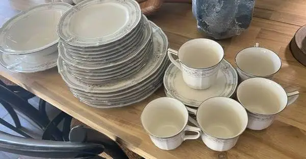 Beautiful 38-piece Noritake Ivory China collection in the discontinued