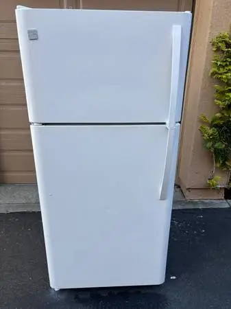 Kenmore 18 cu ft refrigerator $220 Free Delivery