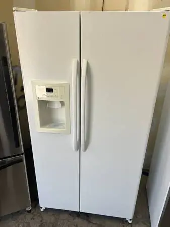 GE side by side refrigerator color white