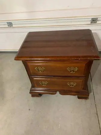 Vintage American Drew Traditional 2-Drawer Nightstand / End Table
