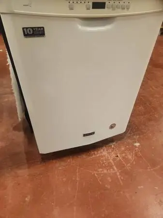 Like near new condition 24 built in dishwasher warranty