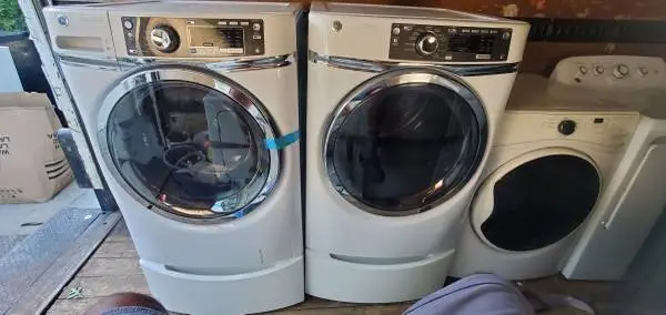Ge Washer-Dryer Set Gas Front Loaders W Pedestals