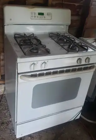 GE Natural Gas Range / Oven