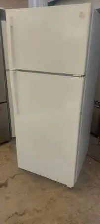 GE Refrigerator Top Freezer